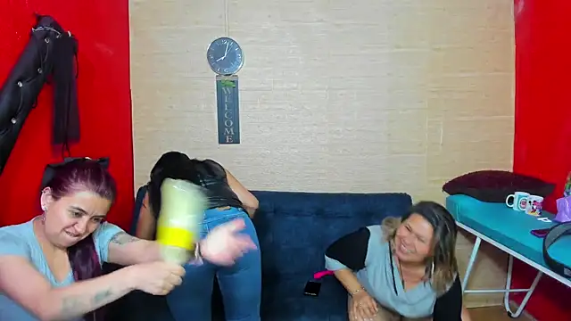 Snapshot of lesbiancuple chatting on September 28, 1:01 am lesbiancuple online show from September 28, 1:01 am