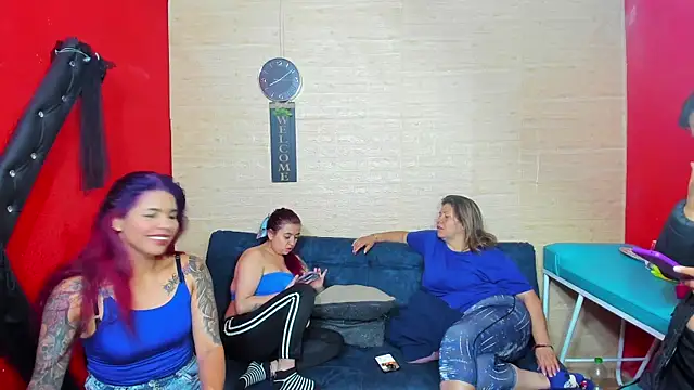 Snapshot of lesbiancuple chatting on October 3, 1:09 am lesbiancuple online show from October 3, 1:09 am
