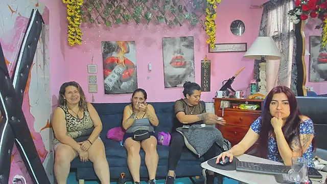 lesbiancuple online show from April 23, 12:29 pm