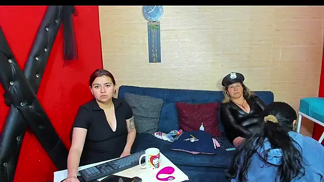 lesbiancuple online show from October 22, 1:05 am