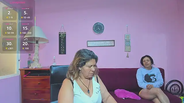 Snapshot of lesbiancuple chatting on October 7, 9:38 pm lesbiancuple online show from October 7, 9:38 pm