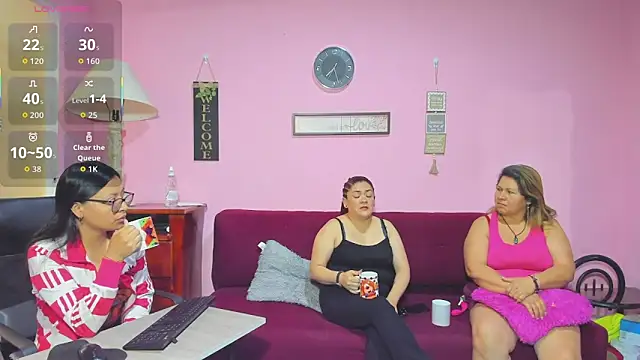 Snapshot of lesbiancuple chatting on October 8, 12:28 pm lesbiancuple online show from October 8, 12:28 pm