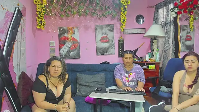 lesbiancuple online show from April 30, 12:01 pm
