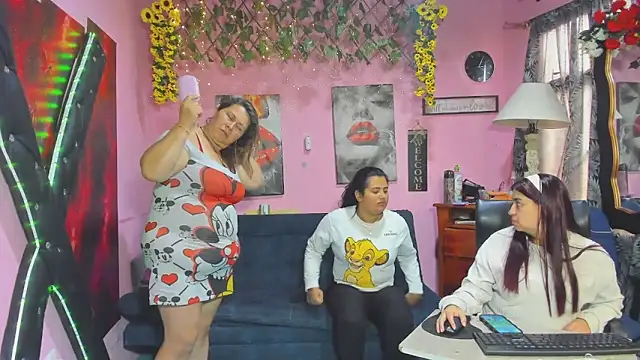 lesbiancuple online show from April 2, 12:45 pm