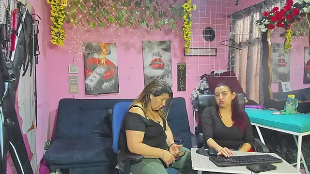 lesbiancuple online show from May 30, 12:22 pm