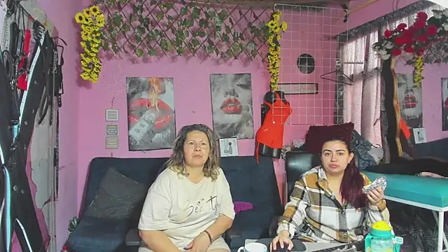 lesbiancuple online show from May 21, 1:08 pm