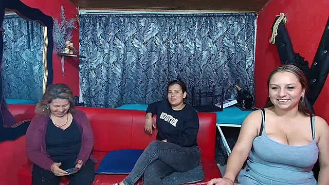 Snapshot of lesbiancuple chatting on March 7, 12:48 am lesbiancuple online show from March 7, 12:48 am