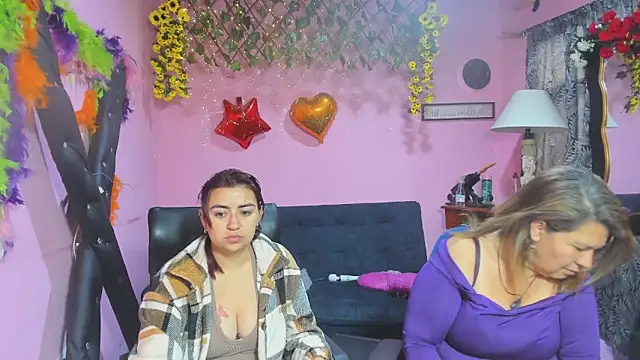 lesbiancuple online show from March 3, 12:01 pm