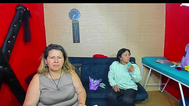 lesbiancuple online show from October 28, 12:33 am