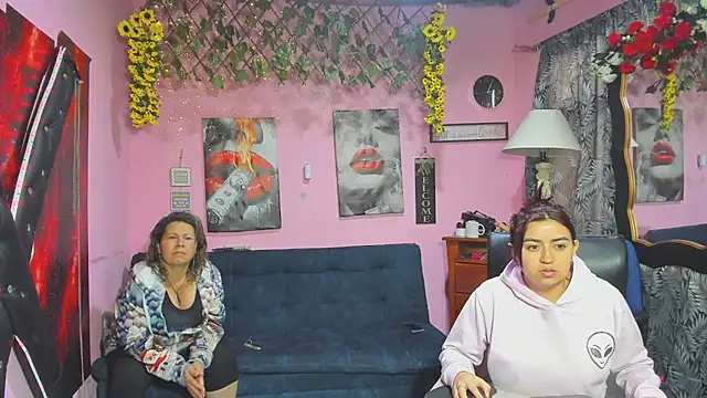 lesbiancuple online show from April 16, 11:55 am