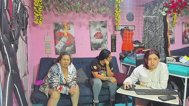 lesbiancuple online show from May 12, 1:13 am