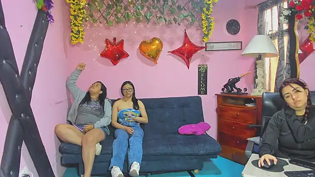 lesbiancuple online show from March 13, 11:59 am