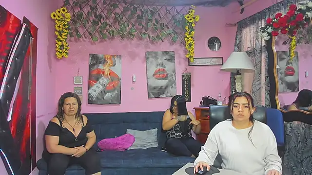 lesbiancuple online show from April 13, 11:58 am