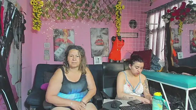 lesbiancuple online show from May 18, 12:54 pm