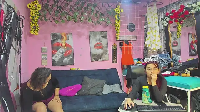 lesbiancuple online show from May 9, 1:25 pm