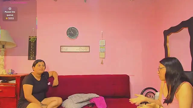 Snapshot of lesbiancuple chatting on October 18, 3:47 pm lesbiancuple online show from October 18, 3:47 pm