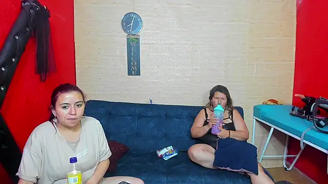 Snapshot of lesbiancuple chatting on September 24, 1:02 am lesbiancuple online show from September 24, 1:02 am