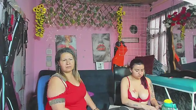 lesbiancuple online show from May 23, 1:21 pm