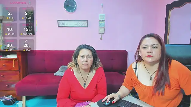 lesbiancuple online show from October 24, 1:43 pm