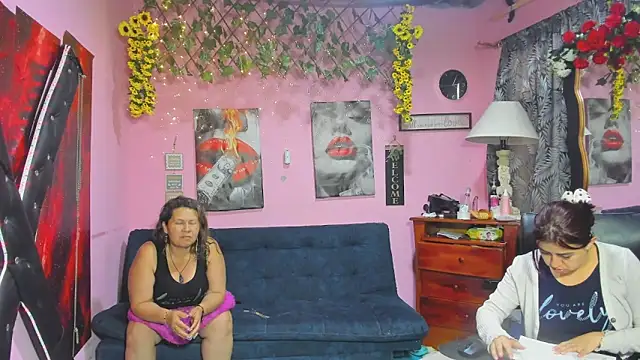 lesbiancuple online show from April 14, 11:48 am