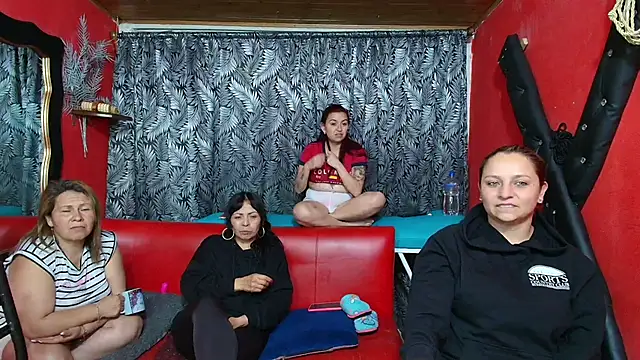 Snapshot of lesbiancuple chatting on March 21, 3:33 am lesbiancuple online show from March 21, 3:33 am