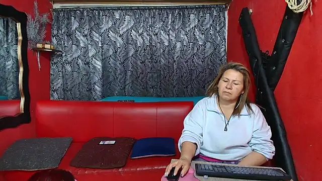 Snapshot of lesbiancuple chatting on March 20, 12:30 am lesbiancuple online show from March 20, 12:30 am