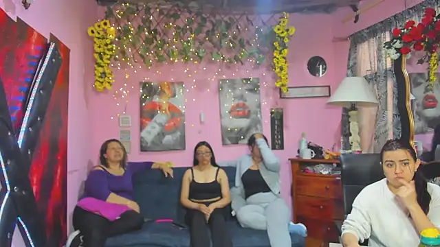 lesbiancuple online show from April 7, 11:56 am