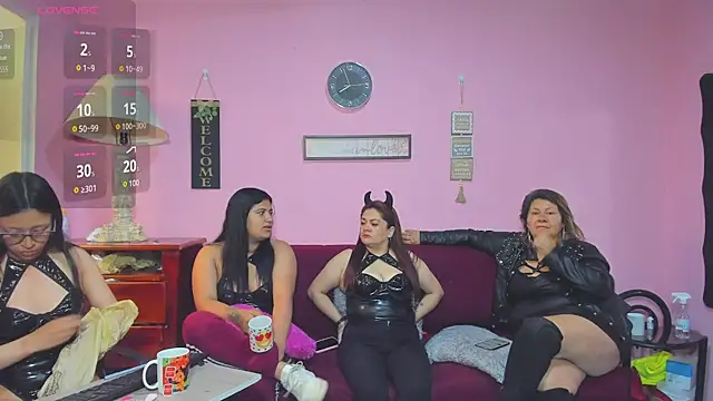 Snapshot of lesbiancuple chatting on September 23, 12:56 pm lesbiancuple online show from September 23, 12:56 pm