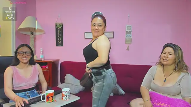 Snapshot of lesbiancuple chatting on October 11, 1:01 pm lesbiancuple online show from October 11, 1:01 pm
