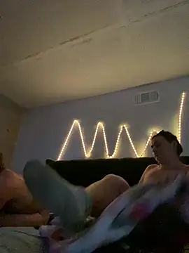 Snapshot of ththotmomma chatting on December 26, 7:24 am ththotmomma online show from December 26, 7:24 am