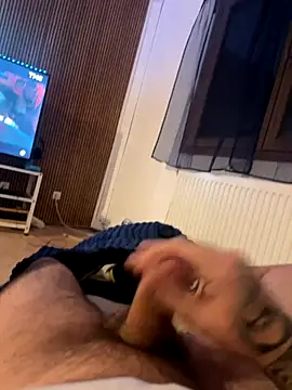 Snapshot of RenaudS-02 chatting on January 5, 8:34 pm RenaudS-02 online show from January 5, 8:34 pm