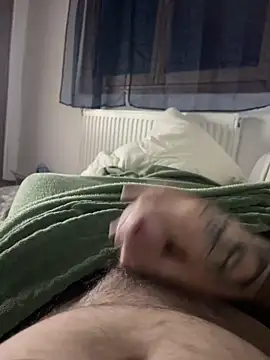 Snapshot of RenaudS-02 chatting on December 21, 12:46 am RenaudS-02 online show from December 21, 12:46 am