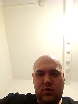 mario890605 online show from March 4, 10:17 pm