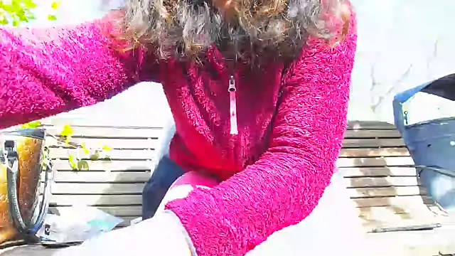 SquirtyMellissaLabia online show from October 31, 8:00 am