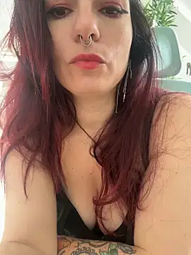 LunaMoongirl online show from May 7, 9:45 am