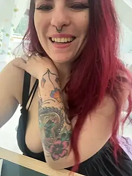 Snapshot of LunaMoongirl chatting on December 18, 11:03 am LunaMoongirl online show from December 18, 11:03 am