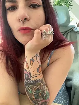 LunaMoongirl online show from May 1, 3:39 pm