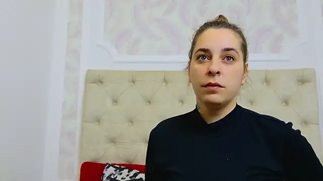 Snapshot of KarinaNoir chatting on March 2, 5:01 am KarinaNoir online show from March 2, 5:01 am