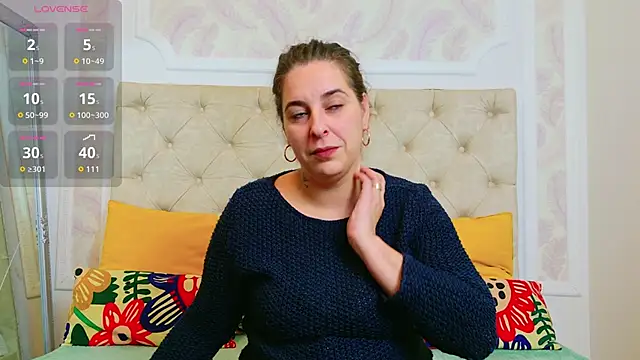 Snapshot of KarinaNoir chatting on October 23, 2:54 am KarinaNoir online show from October 23, 2:54 am