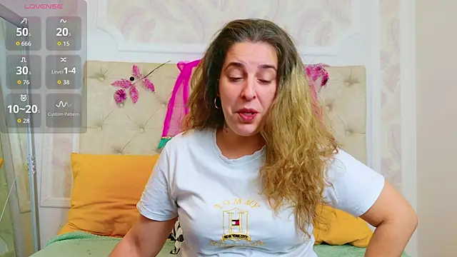 Snapshot of KarinaNoir chatting on November 1, 5:03 am KarinaNoir online show from November 1, 5:03 am