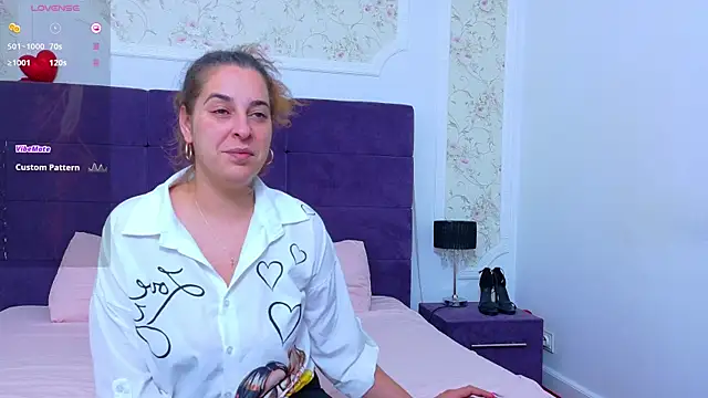 Snapshot of KarinaNoir chatting on July 9, 3:51 am KarinaNoir online show from July 9, 3:51 am