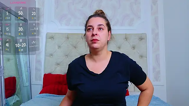Snapshot of KarinaNoir chatting on September 24, 4:19 am KarinaNoir online show from September 24, 4:19 am