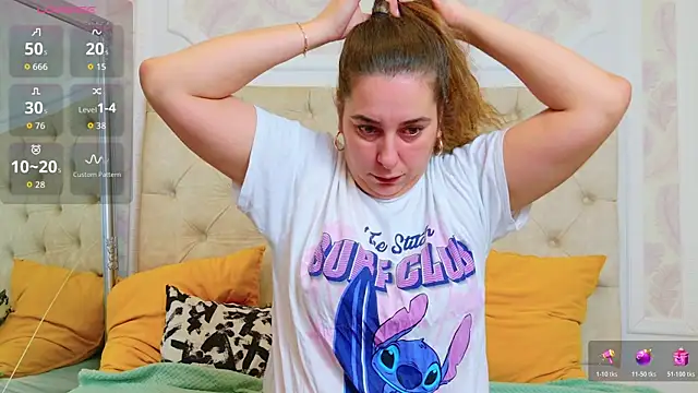 Snapshot of KarinaNoir chatting on November 14, 5:22 am KarinaNoir online show from November 14, 5:22 am