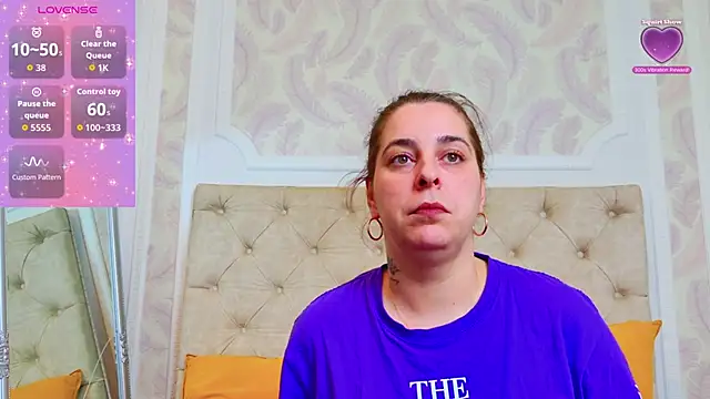 Snapshot of KarinaNoir chatting on February 12, 5:07 am KarinaNoir online show from February 12, 5:07 am