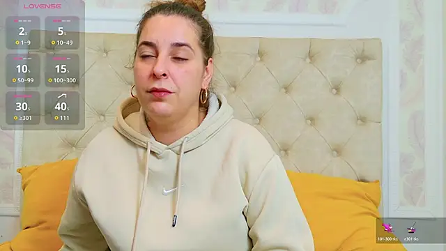 Snapshot of KarinaNoir chatting on November 6, 3:43 am KarinaNoir online show from November 6, 3:43 am