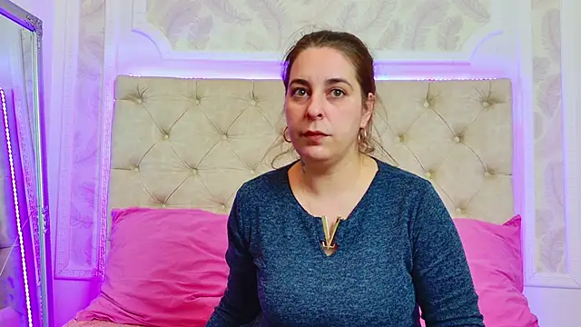 KarinaNoir online show from April 2, 3:57 am