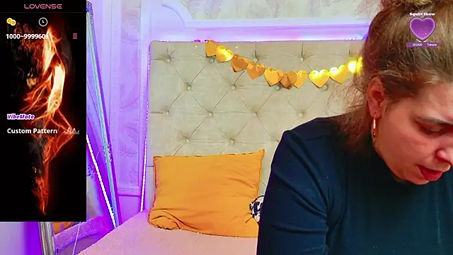 Snapshot of KarinaNoir chatting on February 15, 5:08 am KarinaNoir online show from February 15, 5:08 am