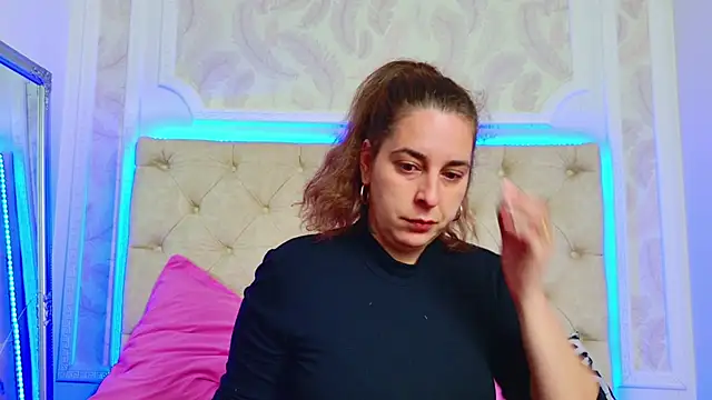 KarinaNoir online show from April 6, 3:57 am