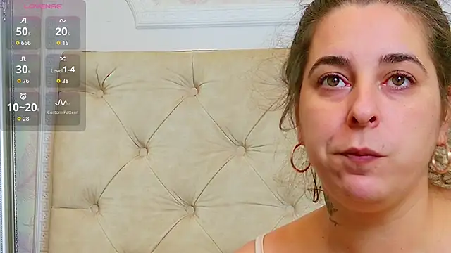 Snapshot of KarinaNoir chatting on November 13, 5:22 am KarinaNoir online show from November 13, 5:22 am