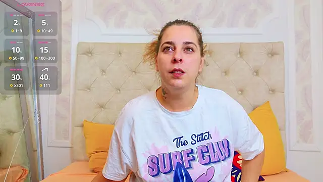 Snapshot of KarinaNoir chatting on October 21, 3:28 am KarinaNoir online show from October 21, 3:28 am